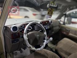 Toyota Land Cruiser 70 Pickup